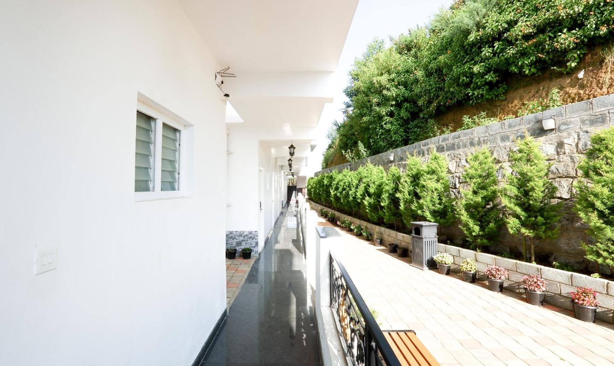 Treebo Skydale Inn & Suites With Mountain View Ooty Bagian luar foto